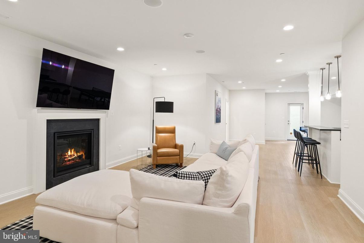 Fireplace, Interior, Living room, Pendant Lights, Recessed Lighting, Wood Texture Flooring