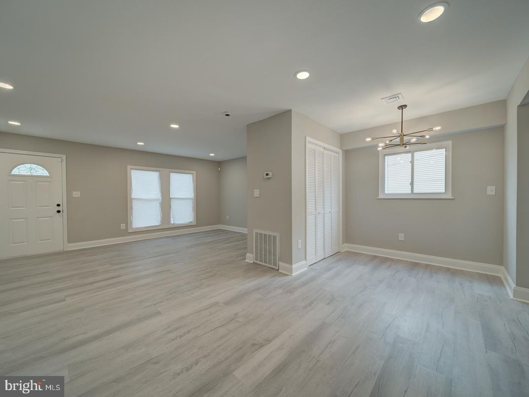 Empty room, Interior, Pendant Lights, Recessed Lighting, Wood Texture Flooring
