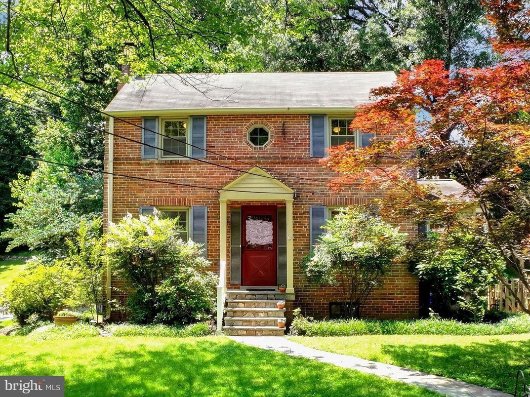 Exterior, Facade, Brick Facade, Georgian