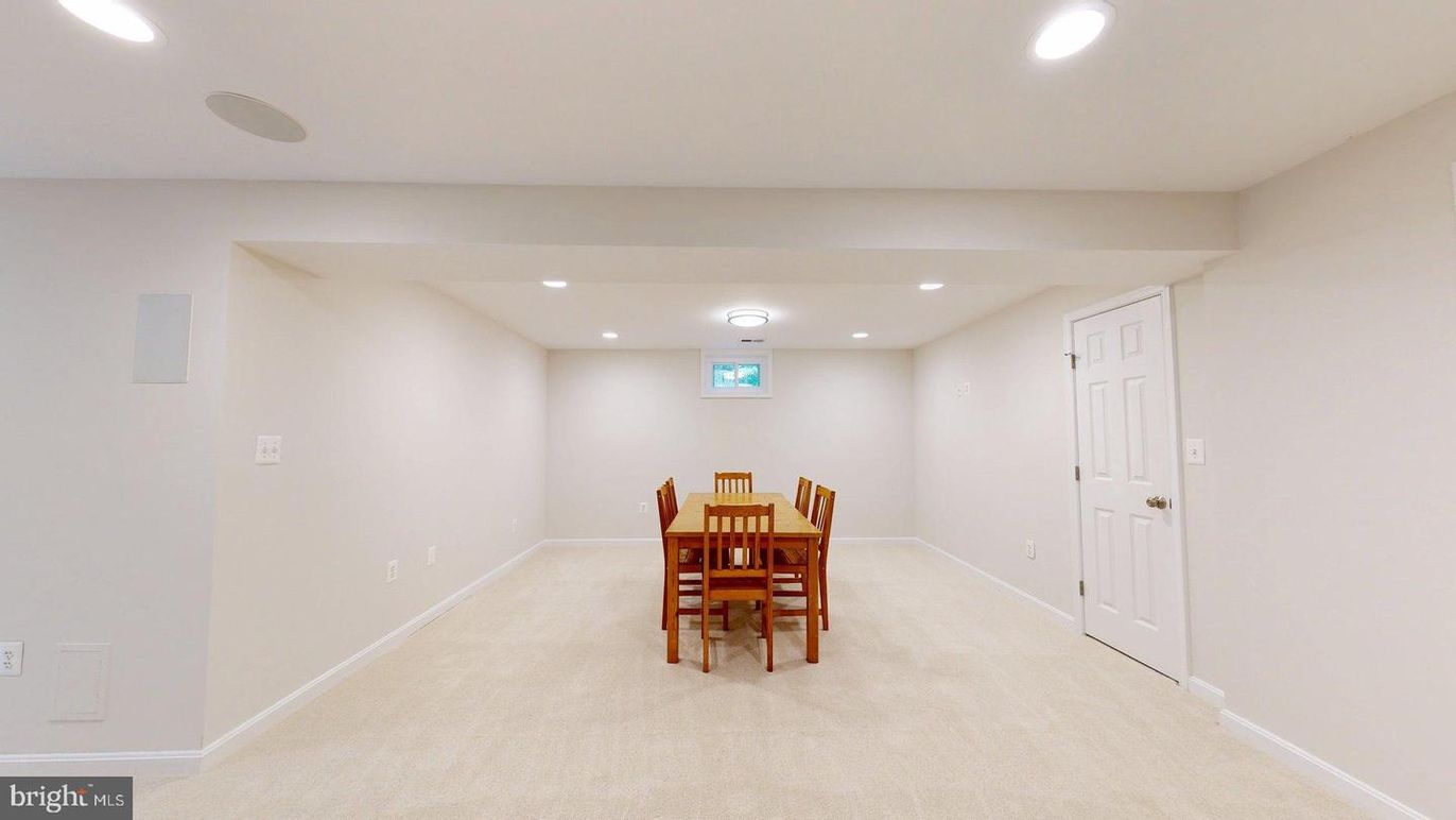Dining room, Interior, Recessed Lighting