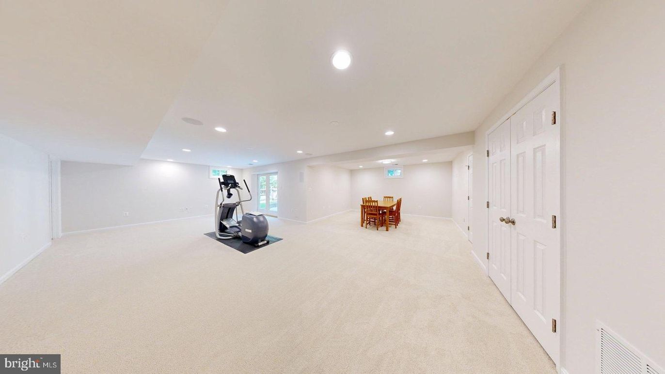 Dining room, Fitness Equipment, Interior, Recessed Lighting