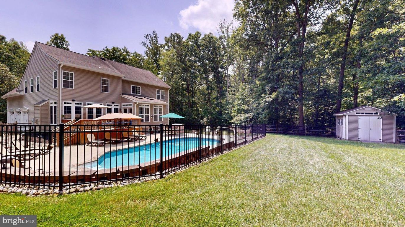 Backyard, Exterior, Pool