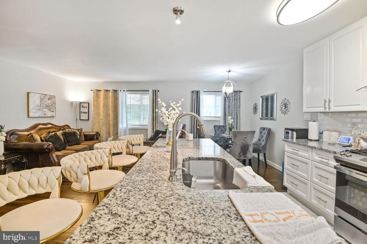 Dining room, Interior, Kitchen, Living room, Stainless Steel Appliances, Wood Texture Flooring