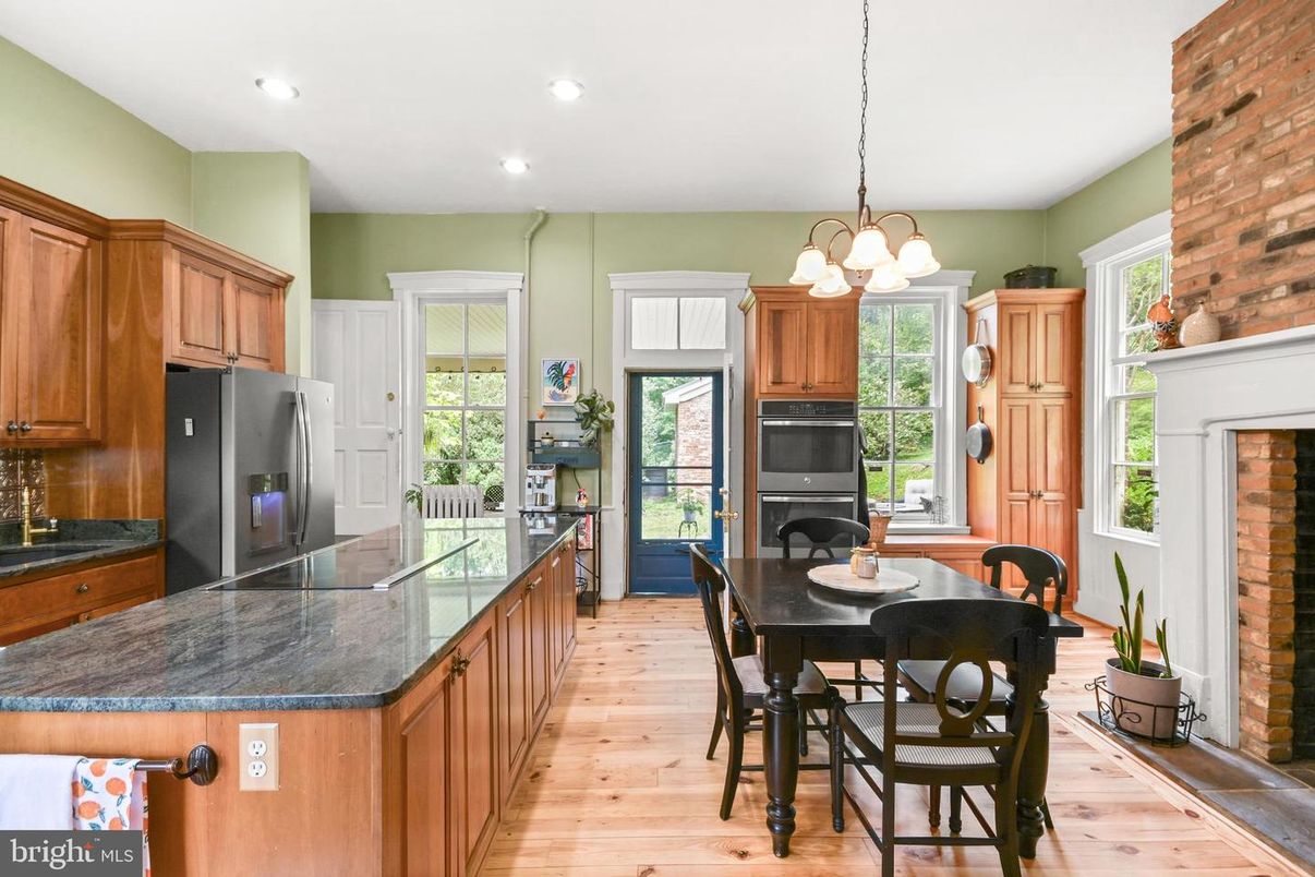 Chandelier, Dining room, Interior, Kitchen, Pendant Lights, Recessed Lighting, Wood Texture Flooring