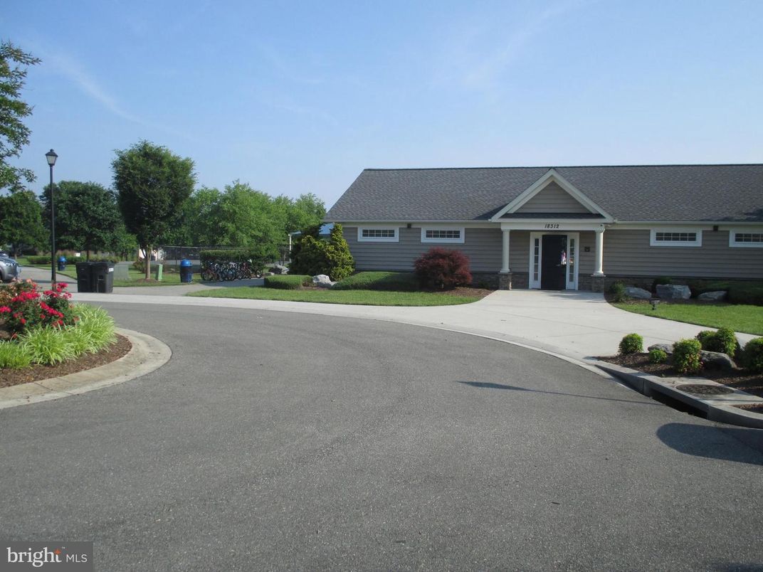 Exterior, Facade, Ranch