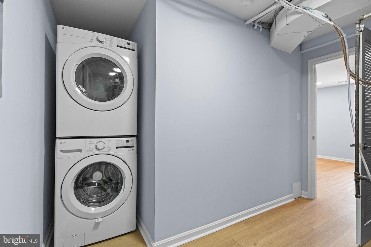 Interior, Utility Closets, Washer, Wood Texture Flooring
