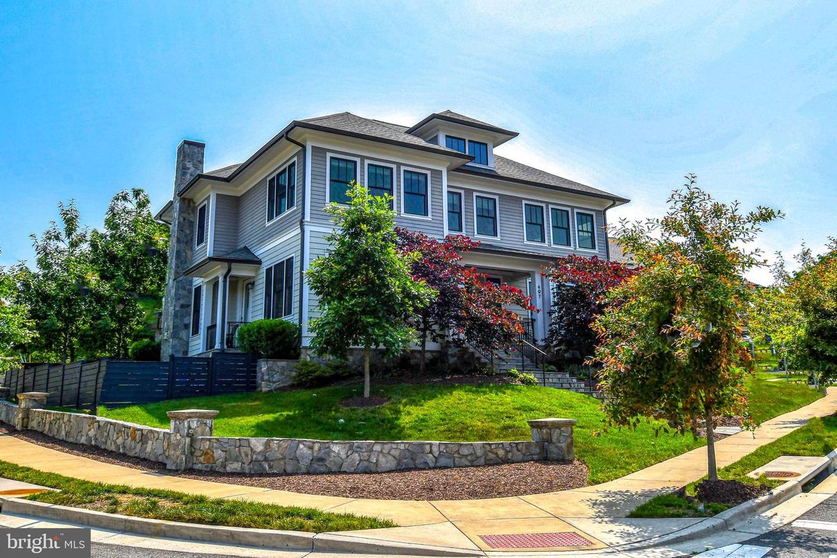 Exterior, Facade, American Foursquare