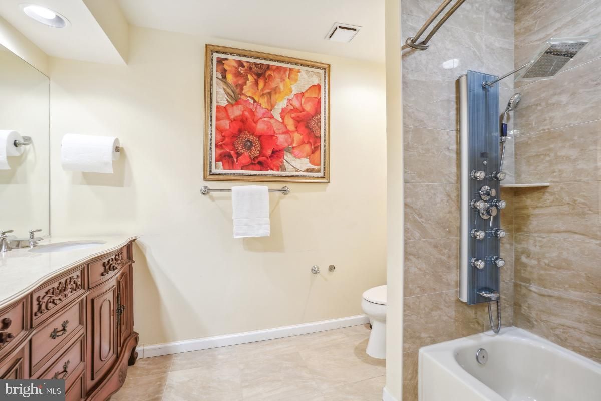 Bathroom, Interior, Recessed Lighting