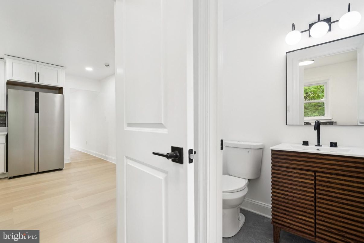Bathroom, Interior, Recessed Lighting, Wood Texture Flooring