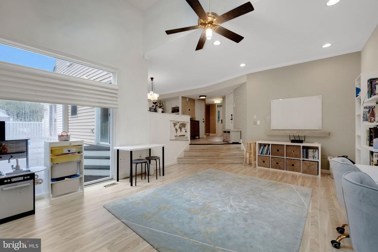 Chandelier, Interior, Recessed Lighting, Wood Texture Flooring