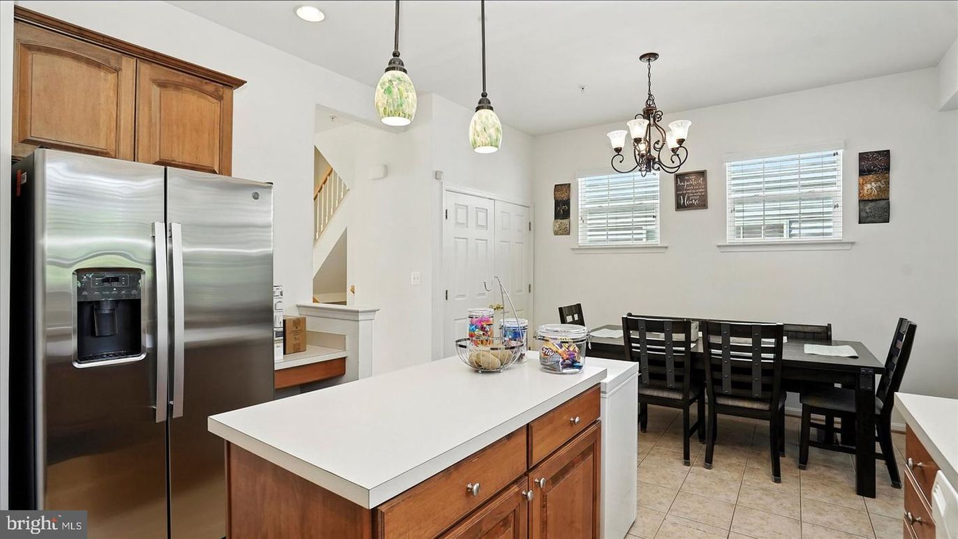 Chandelier, Dining room, Interior, Kitchen, Pendant Lights, Recessed Lighting, Stainless Steel Appliances