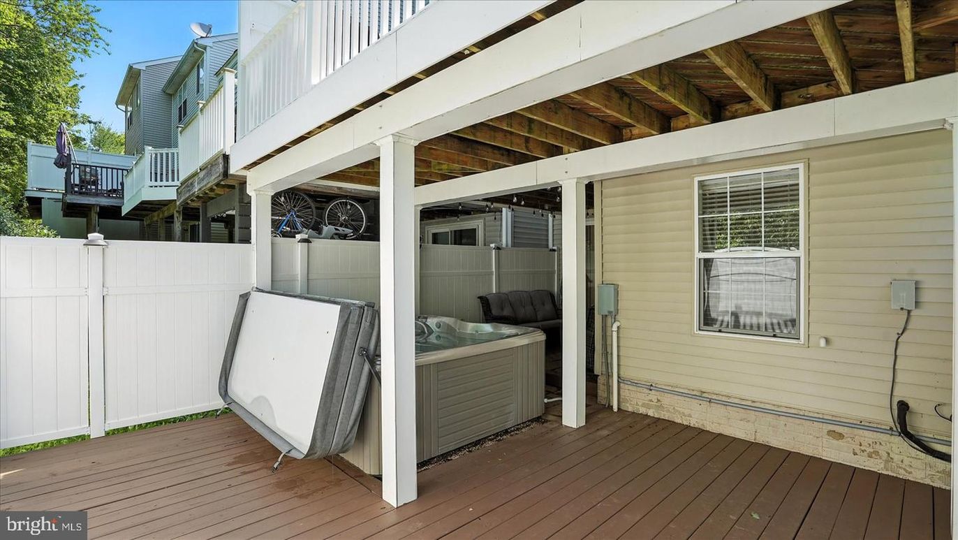 Exterior, Hot Tub