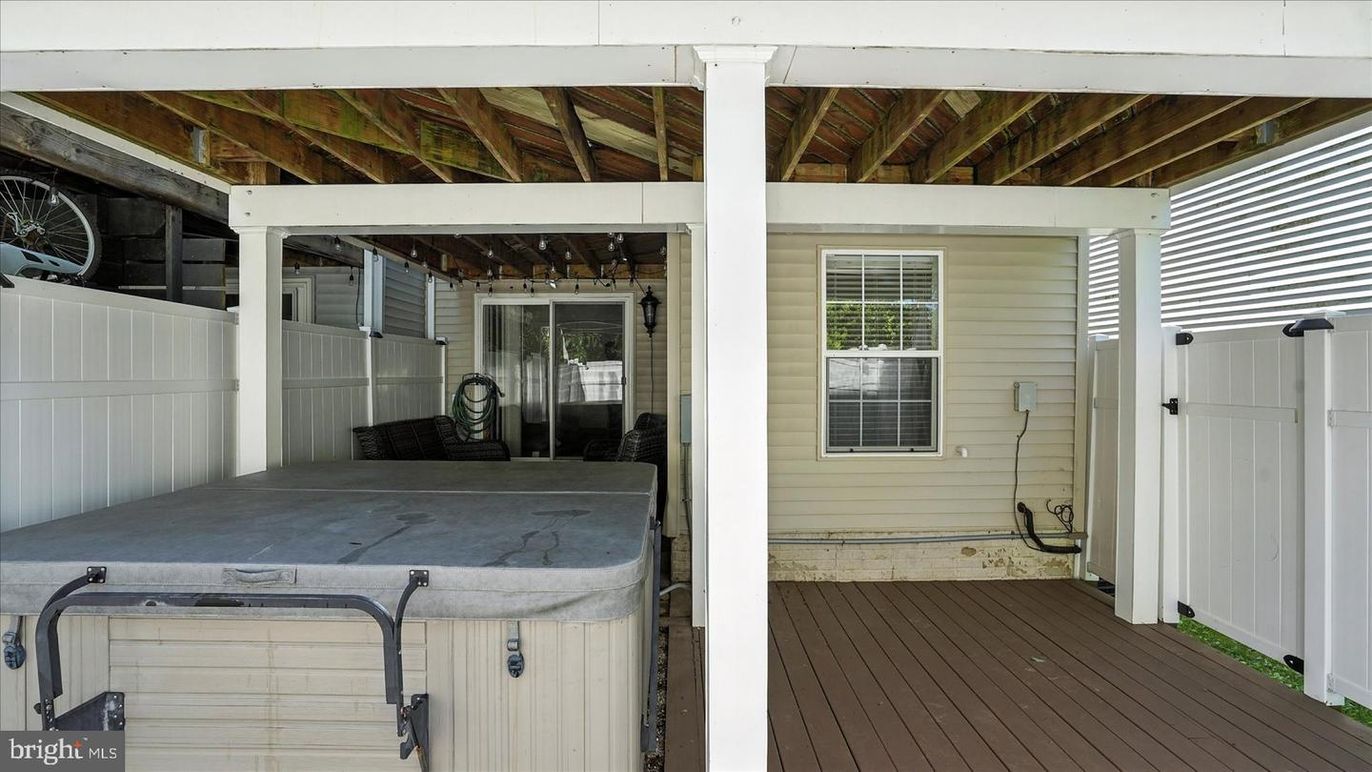 Exterior, Hot Tub