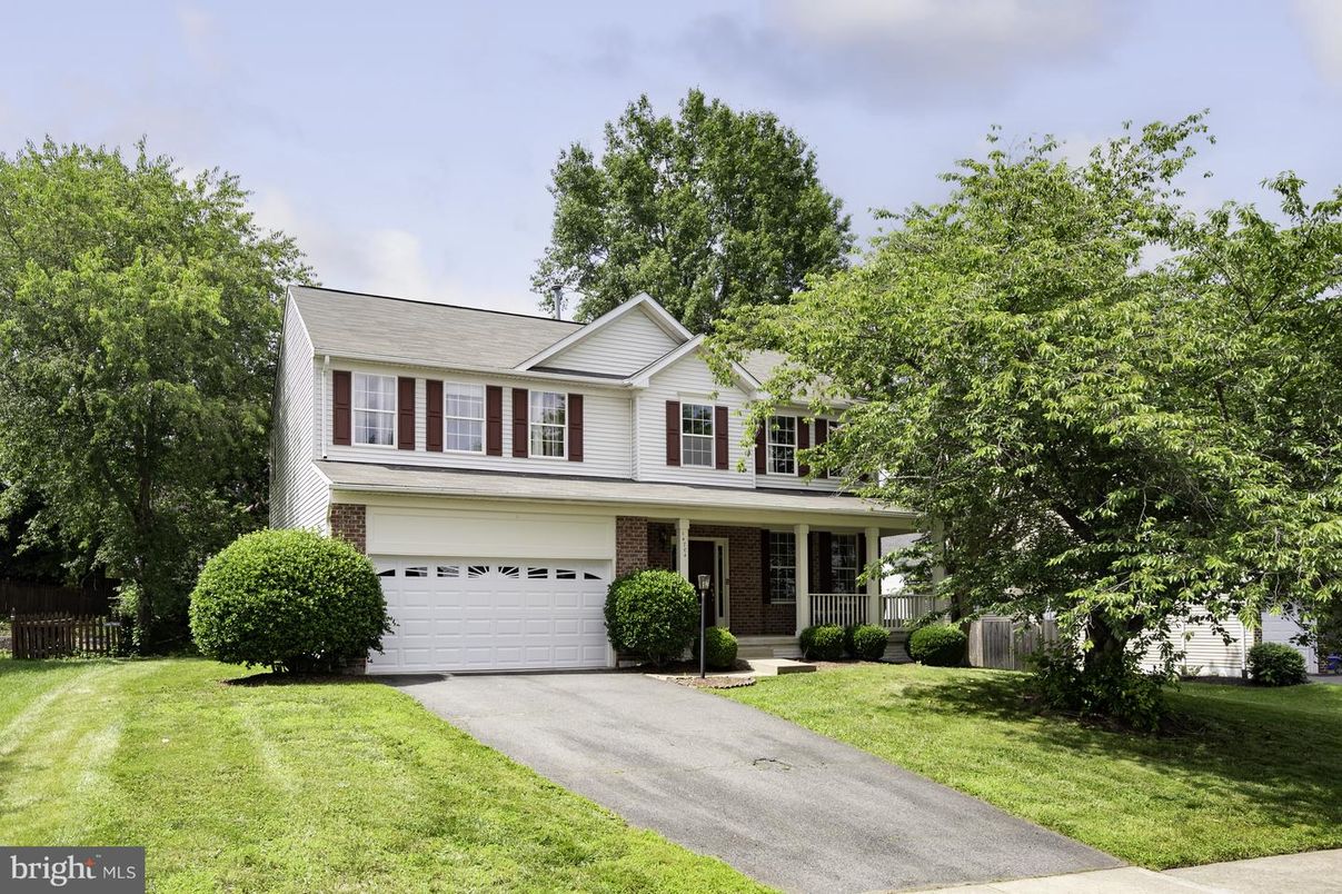 Attached, Exterior, Facade, Brick Facade, Farmhouse