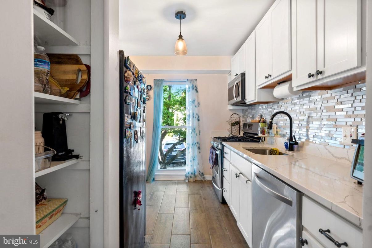 Interior, Kitchen, Pendant Lights, Wood Texture Flooring