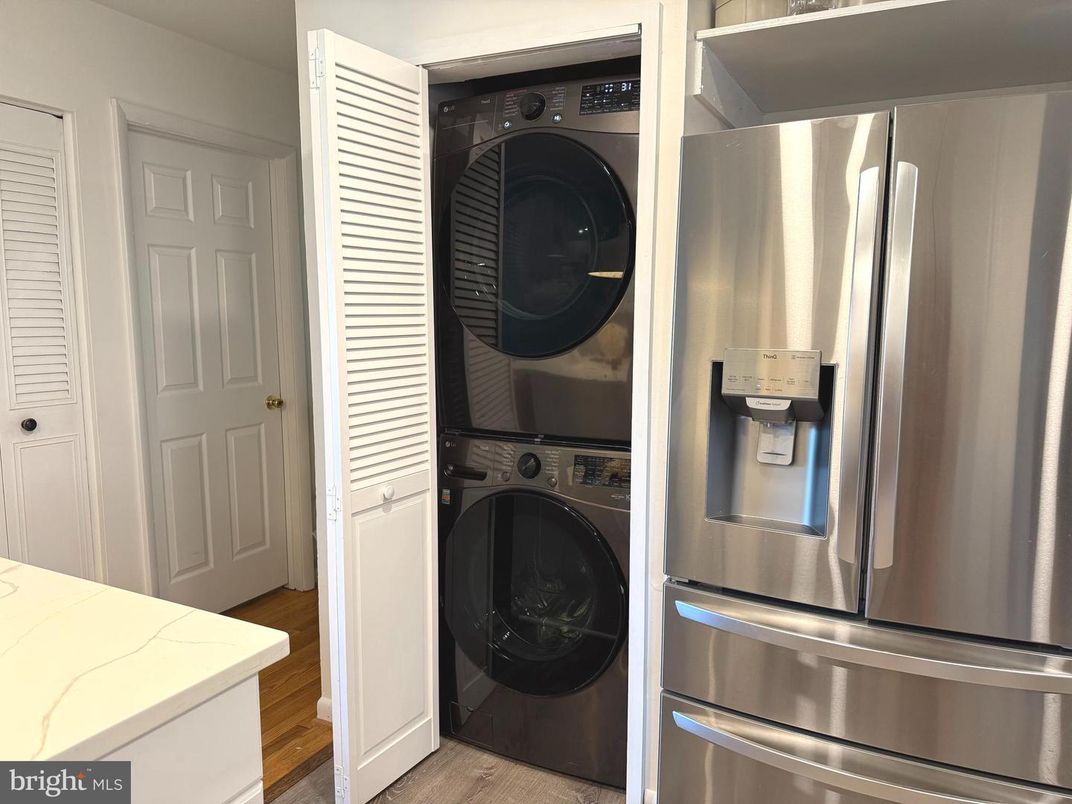 Interior, Utility Closets, Washer, Wood Texture Flooring