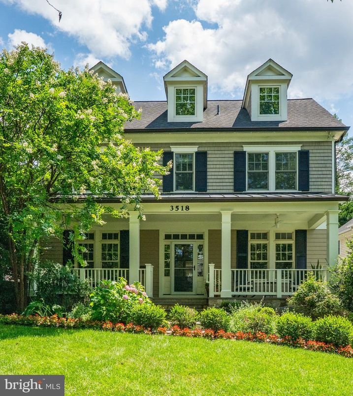 Exterior, Facade, American Foursquare