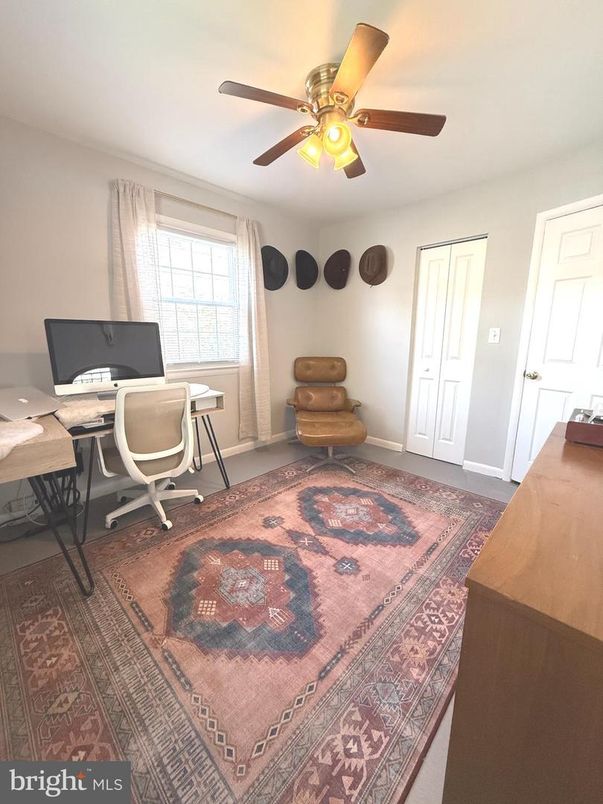 Home Office, Interior