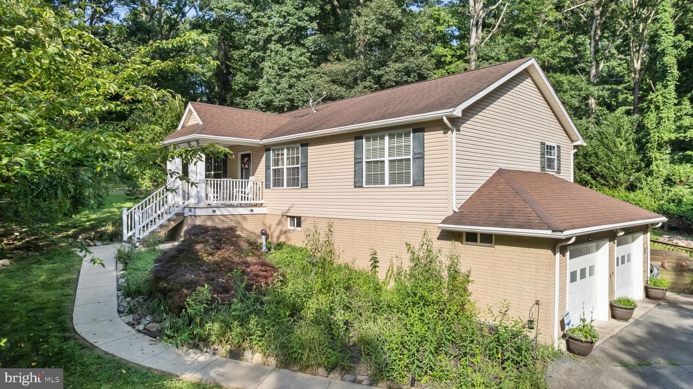 Detached Garage, Exterior