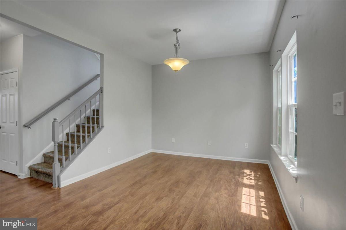 Empty room, Interior, Pendant Lights, Wood Texture Flooring