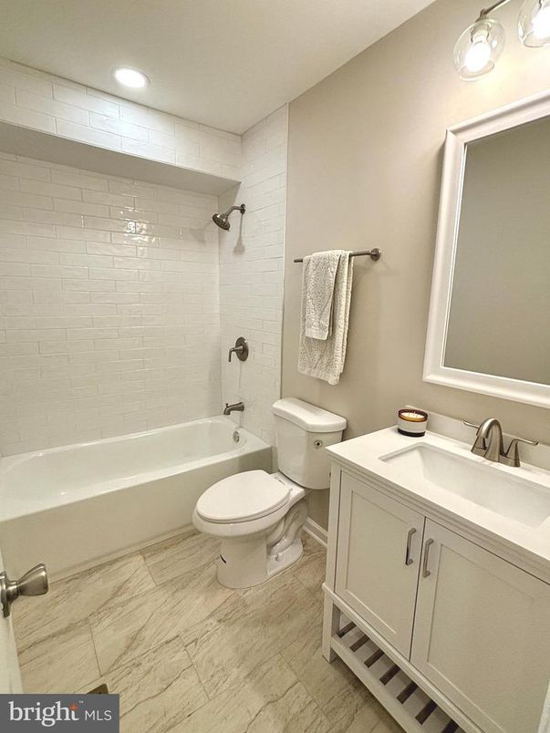 Bathroom, Interior, Marble, Recessed Lighting