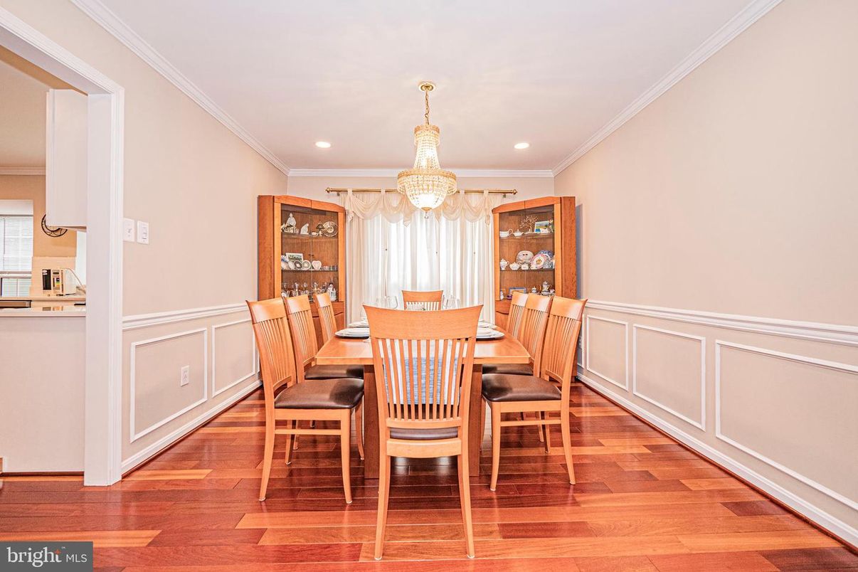 Chandelier, Dining room, Interior, Recessed Lighting, Wood Texture Flooring