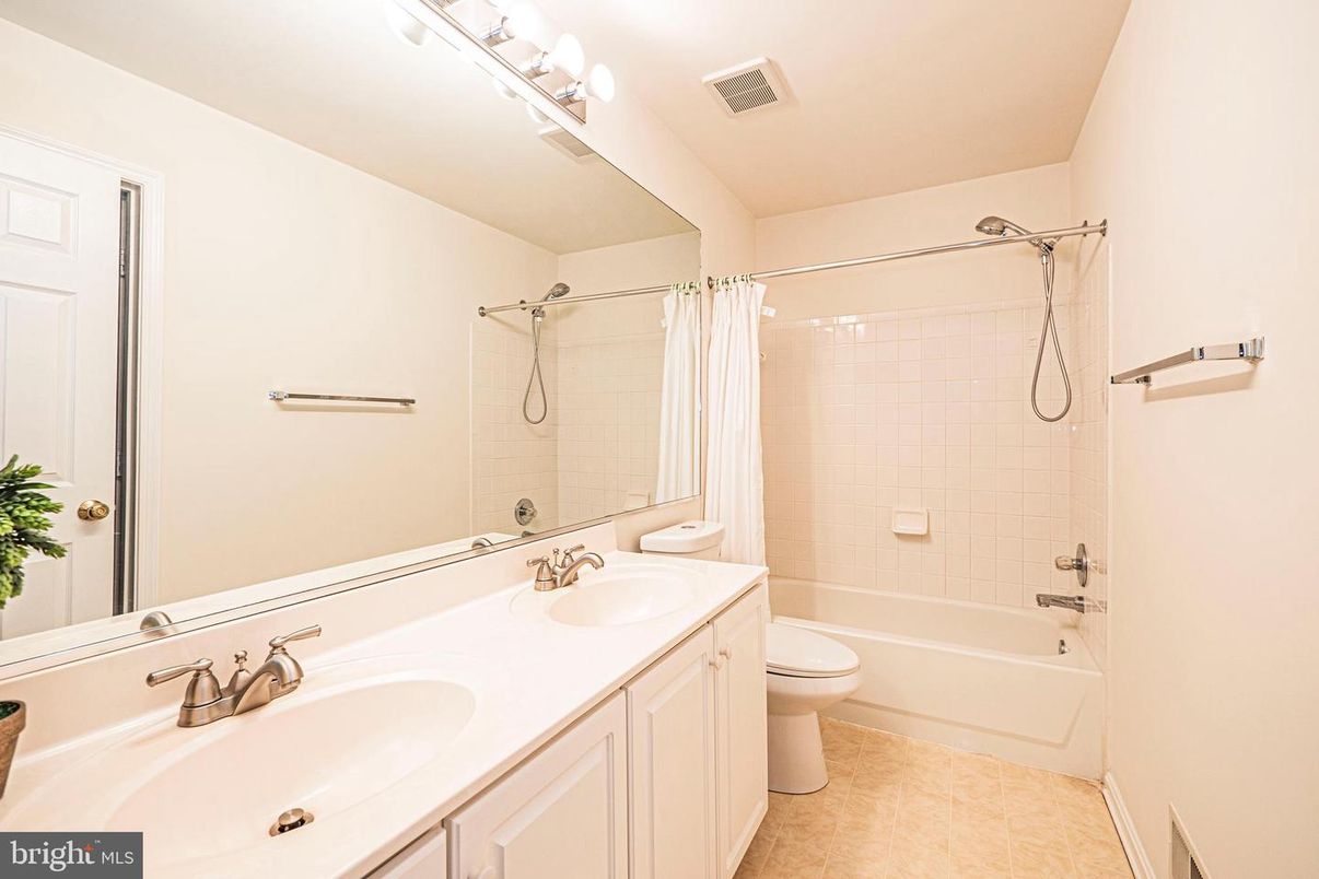 Bathroom, Dual Sink Vanities, Interior