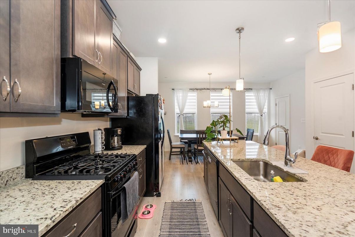 Dining room, Interior, Kitchen, Pendant Lights, Recessed Lighting, Wood Texture Flooring