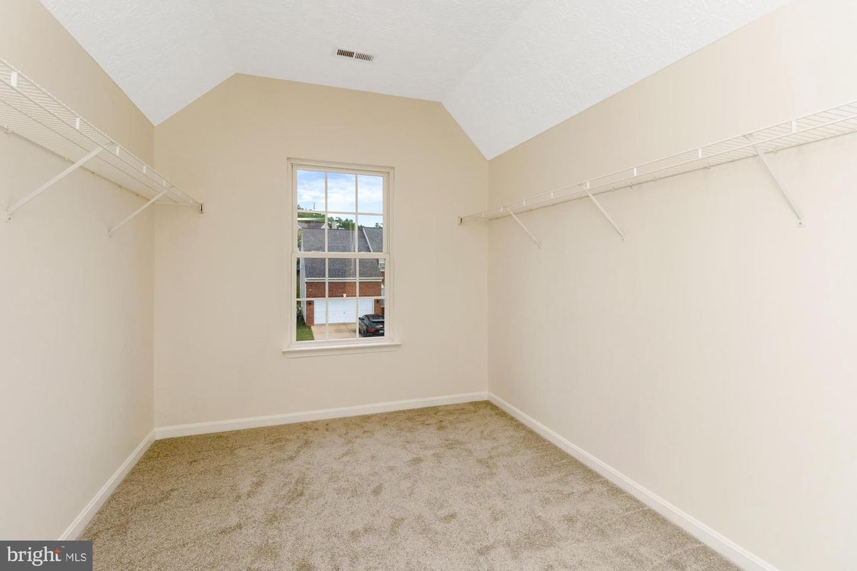 Empty room, Interior, Walk-in Closets