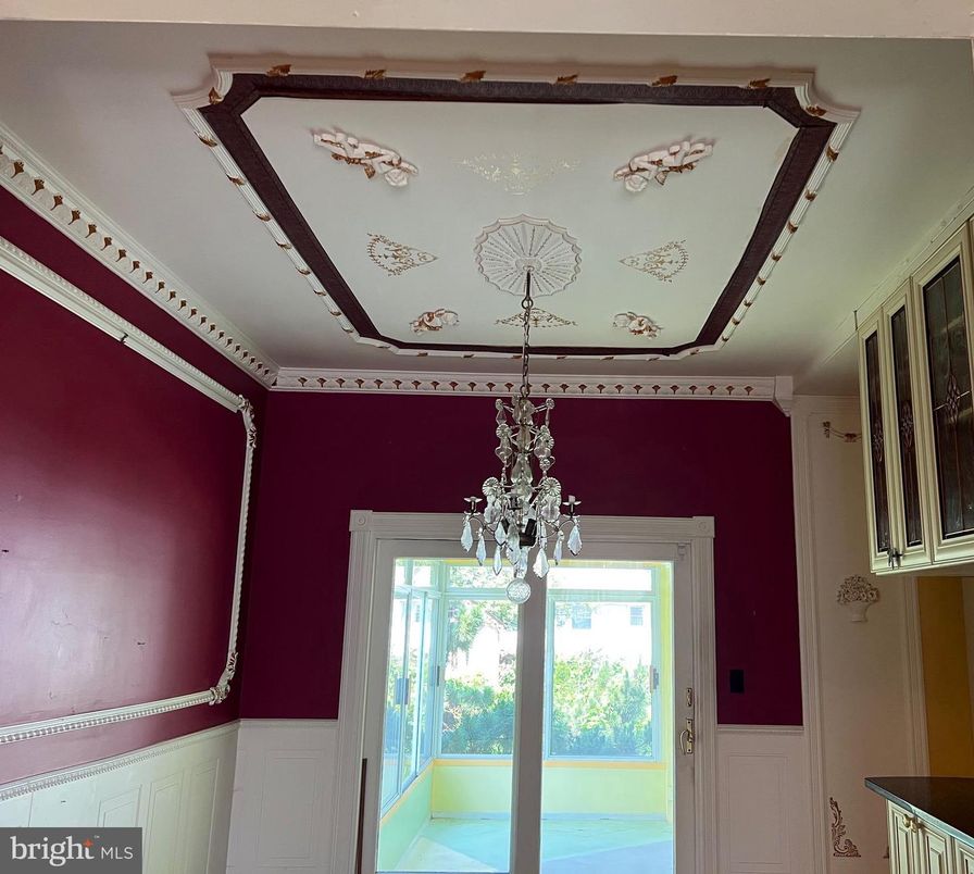 Chandelier, Interior