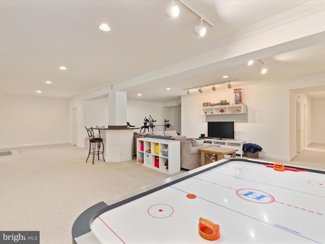 Game Room, Interior, Recessed Lighting