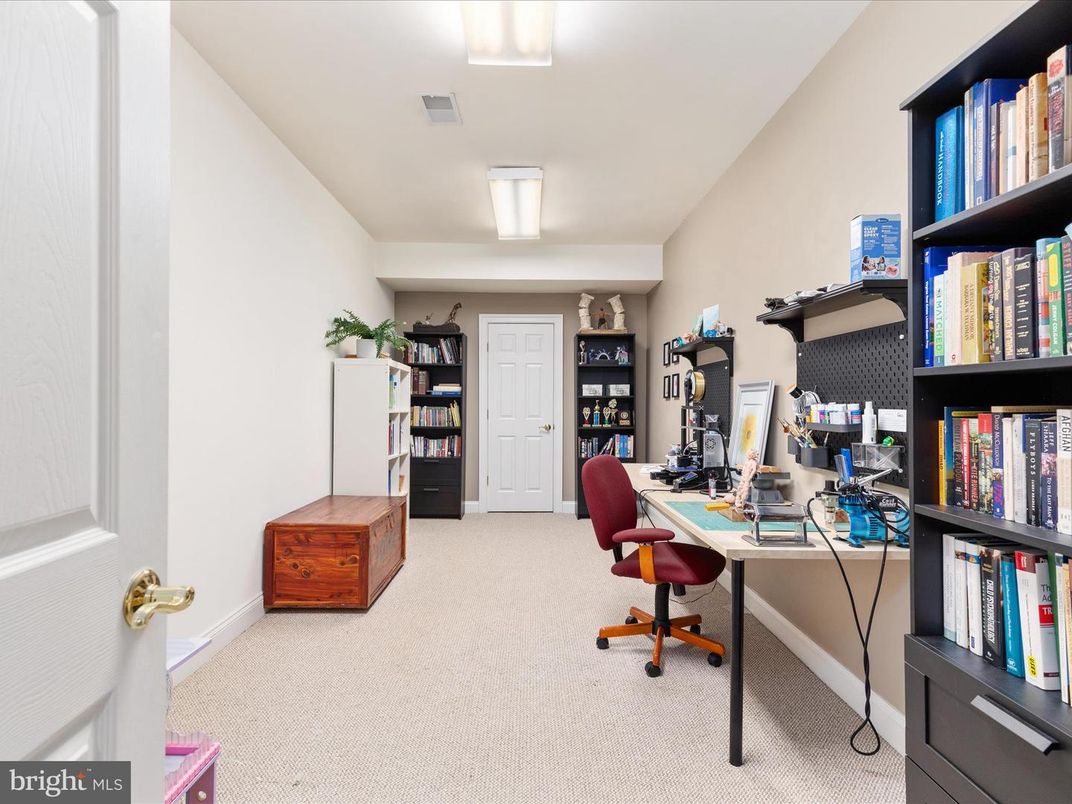 Home Office, Interior
