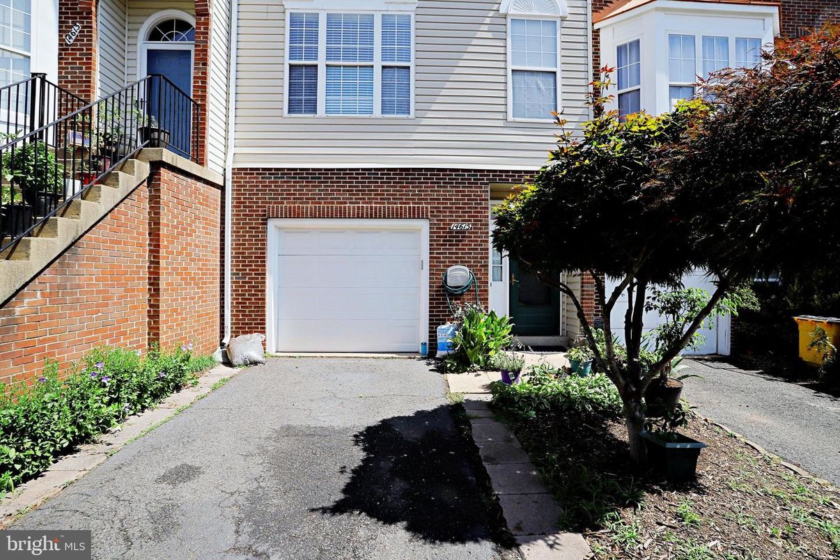 Attached, Exterior, Facade, Brick Facade, Rowhouse