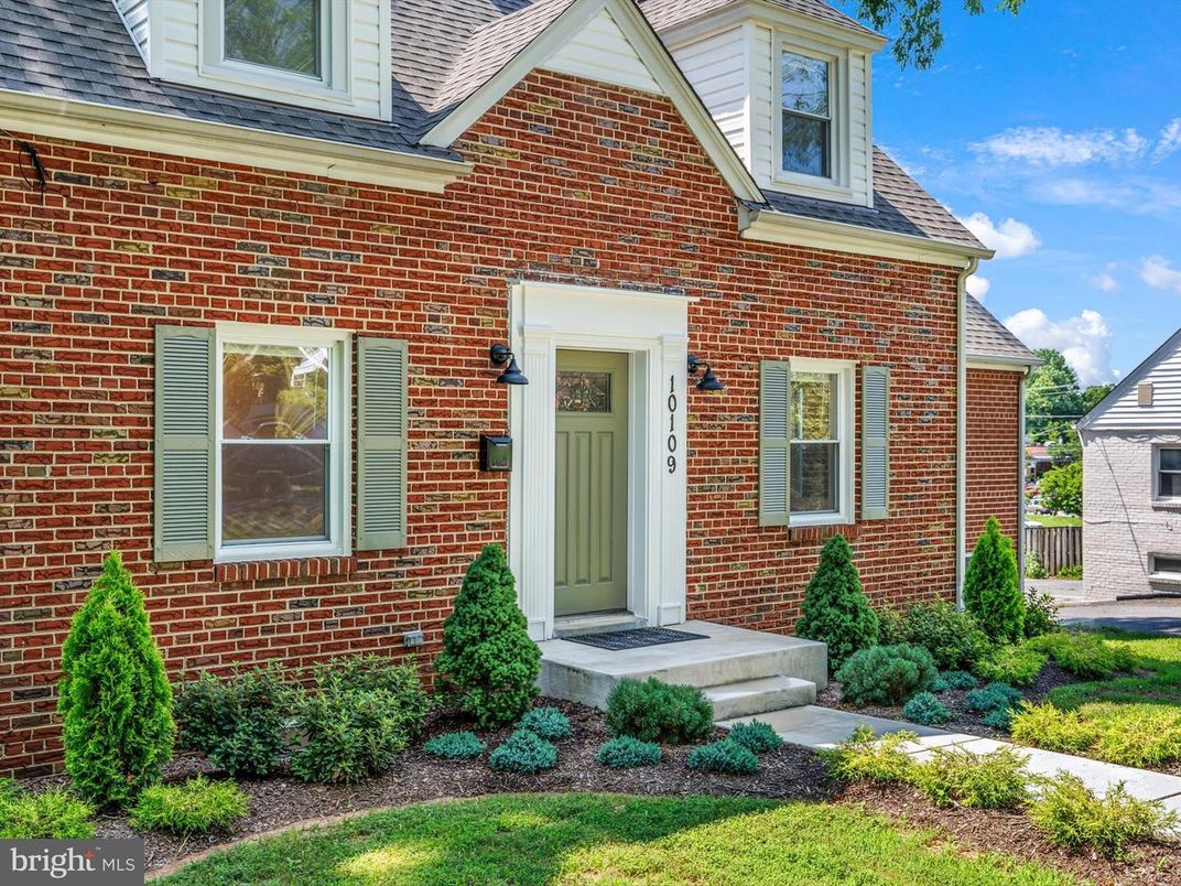 Exterior, Facade, Brick Facade, Cape Cod