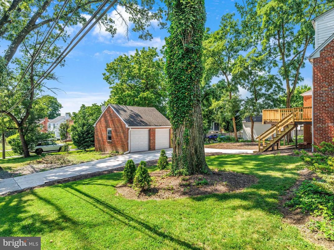 Backyard, Detached Garage, Exterior
