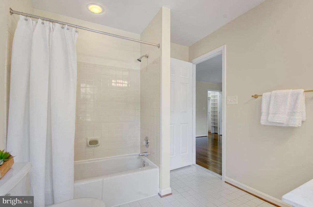 Bathroom, Interior, Recessed Lighting, Wood Texture Flooring
