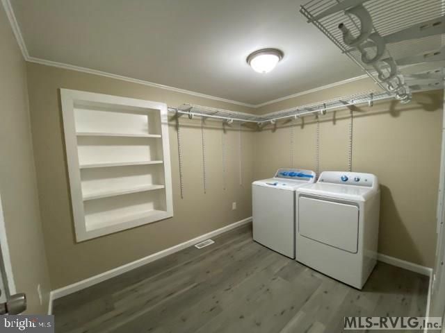 Interior, Washer, Wood Texture Flooring