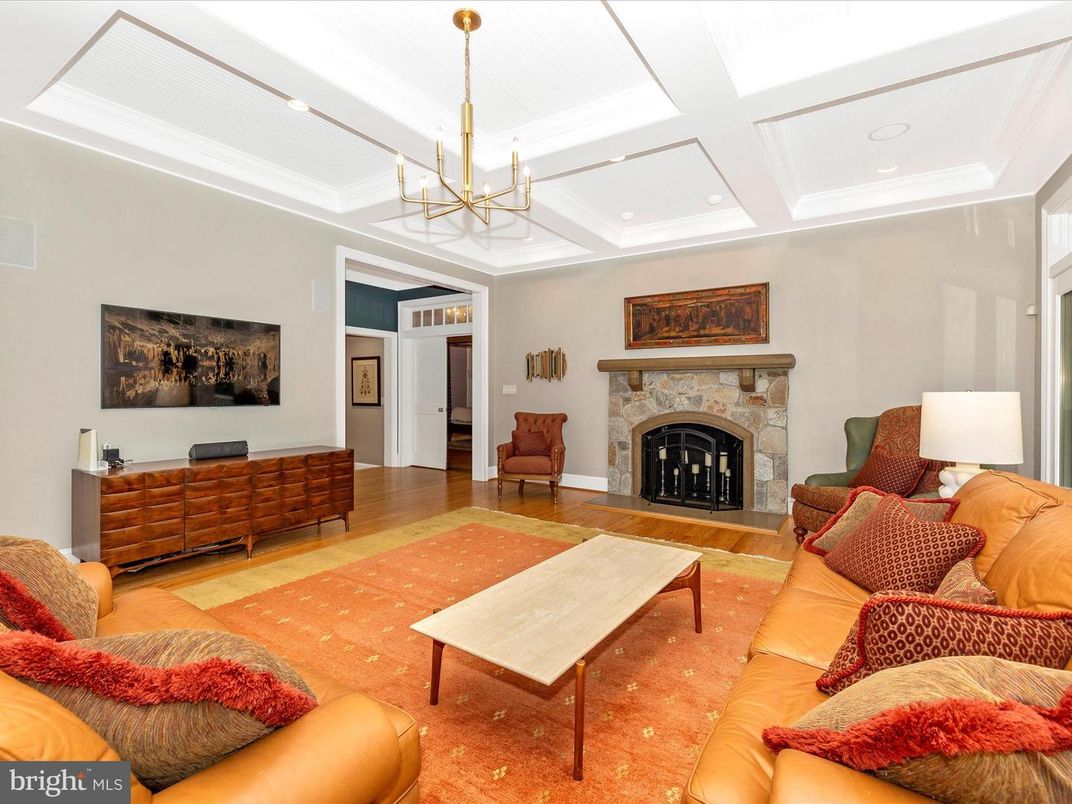 Fireplace, Interior, Living room, Pendant Lights, Recessed Lighting, Wood Texture Flooring