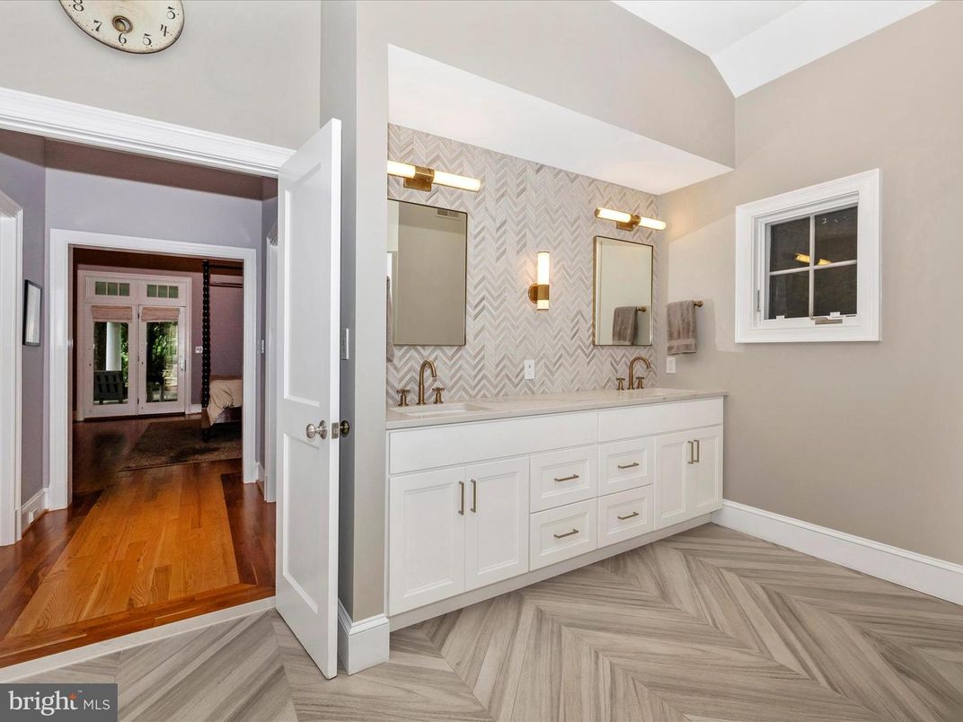 Bathroom, Dual Sink Vanities, Interior, Wood Texture Flooring