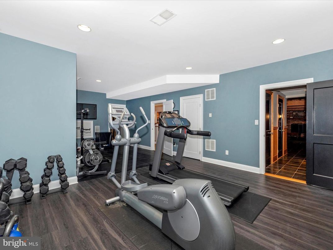 Fitness Equipment, Interior, Recessed Lighting, Wood Texture Flooring