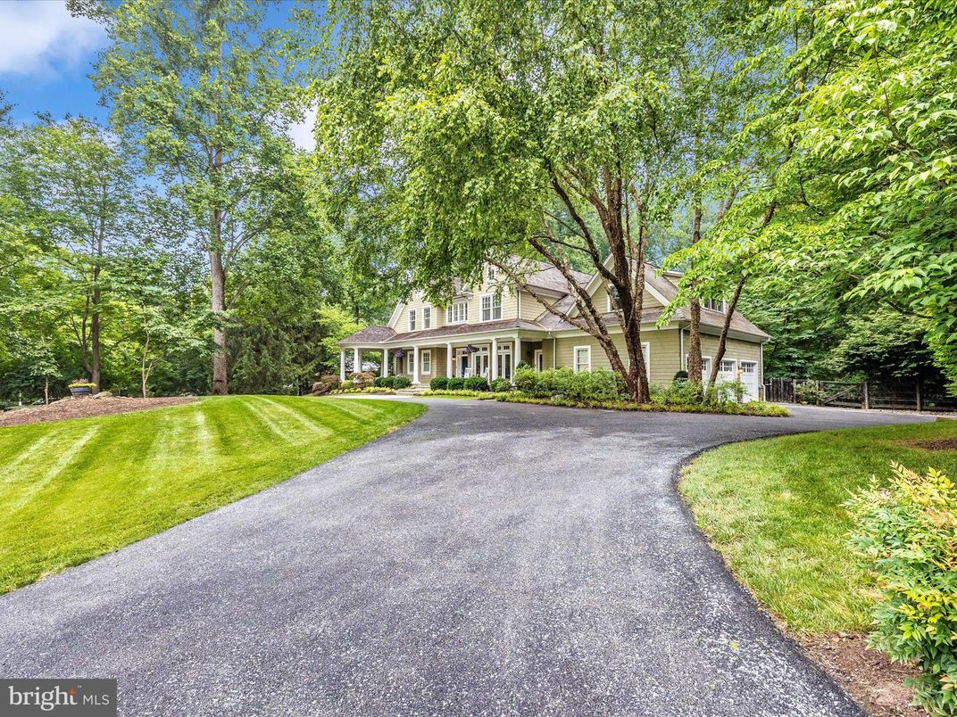 Backyard, Exterior, Facade, Cape Cod