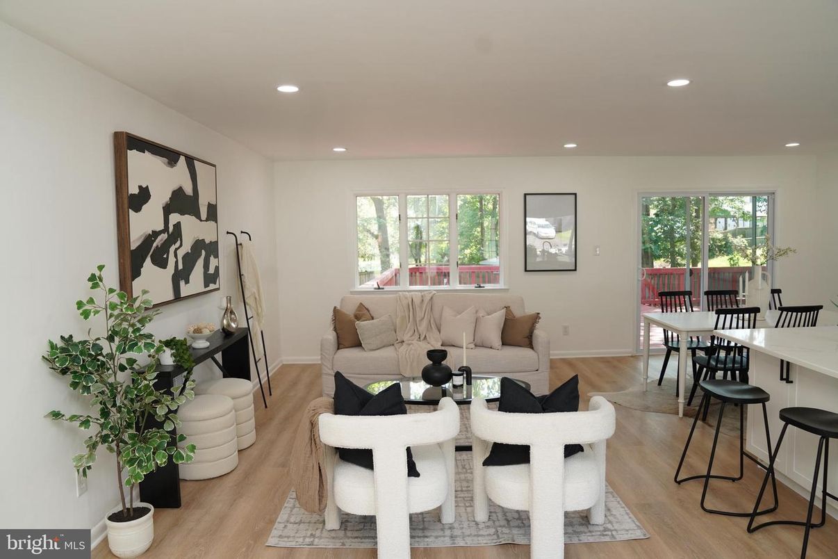 Dining room, Interior, Living room, Recessed Lighting, Wood Texture Flooring