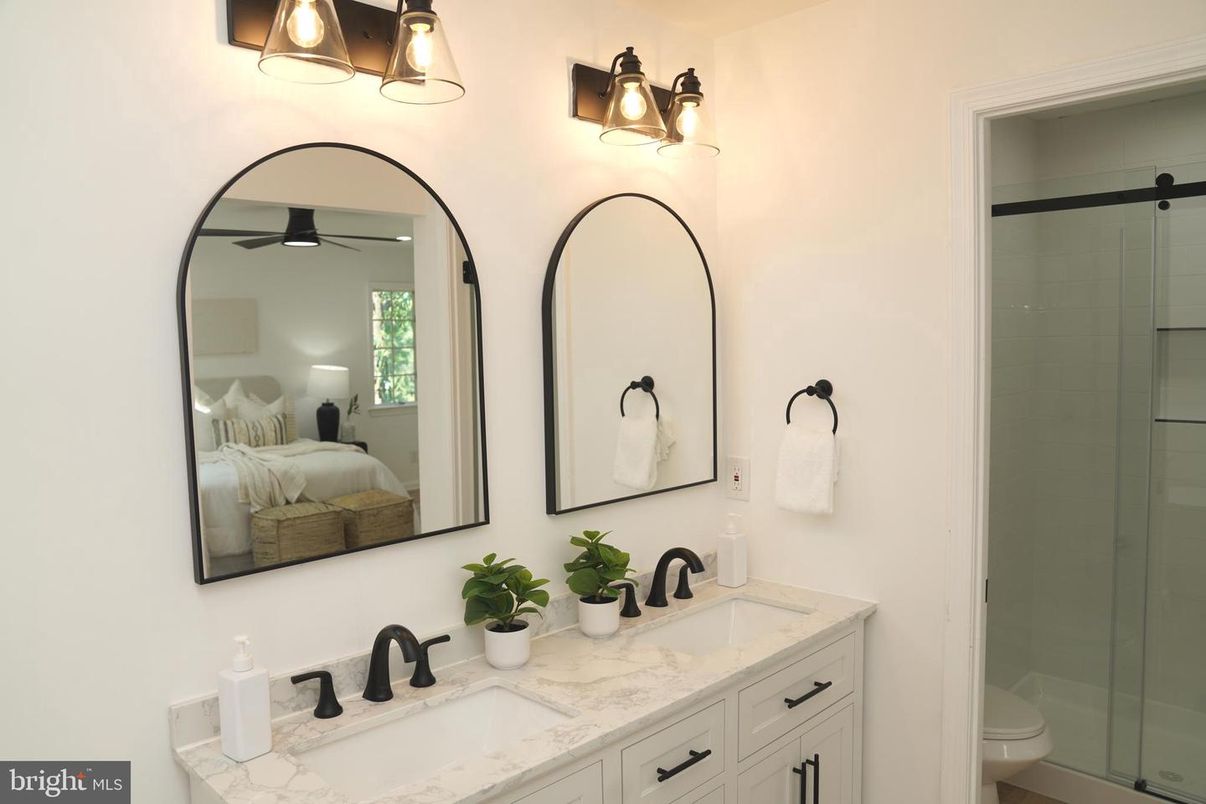 Bathroom, Bedroom, Dual Sink Vanities, Glass Shower, Interior