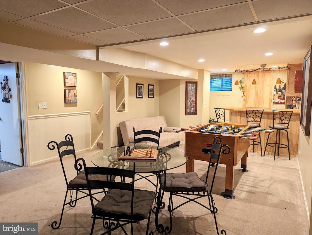 Game Room, Interior, Recessed Lighting