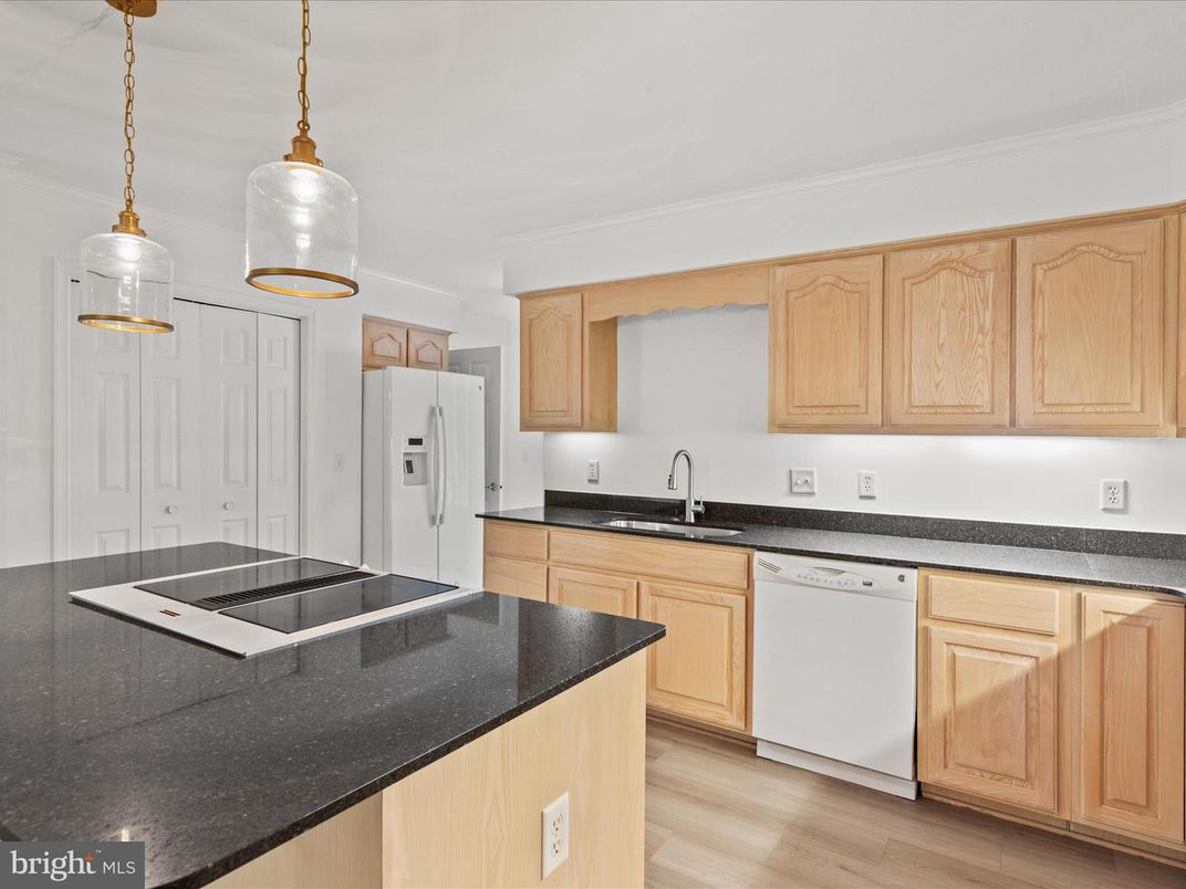 Interior, Kitchen, Pendant Lights, Wood Texture Flooring