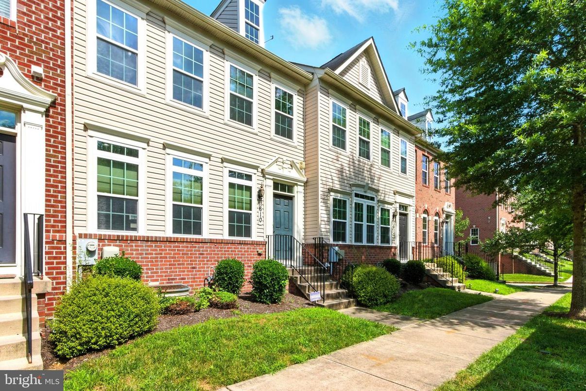 Exterior, Facade, Brick Facade, Rowhouse