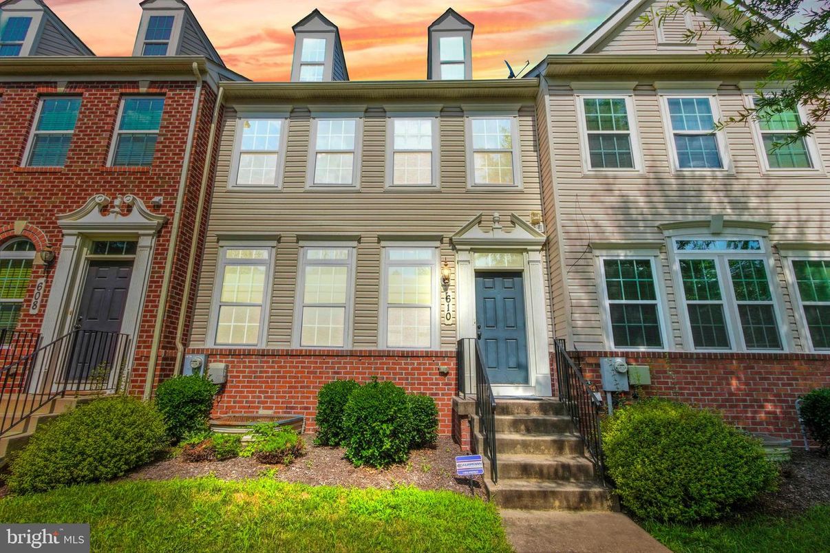 Exterior, Facade, Brick Facade, Rowhouse