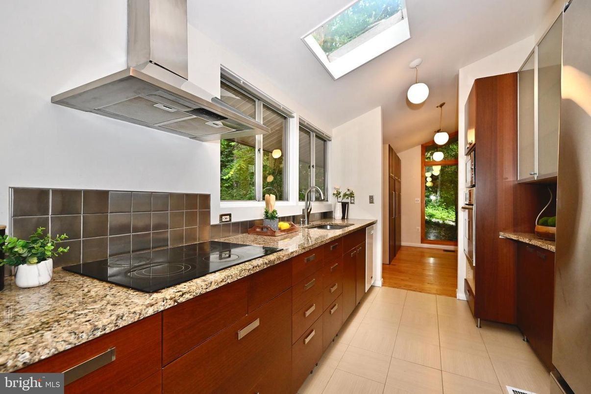 Interior, Kitchen, Pendant Lights, Wood Texture Flooring