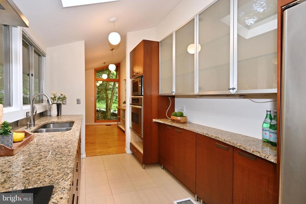 Interior, Kitchen, Pendant Lights, Wood Texture Flooring