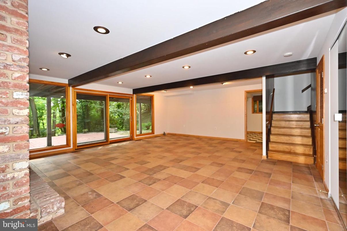 Empty room, Interior, Recessed Lighting